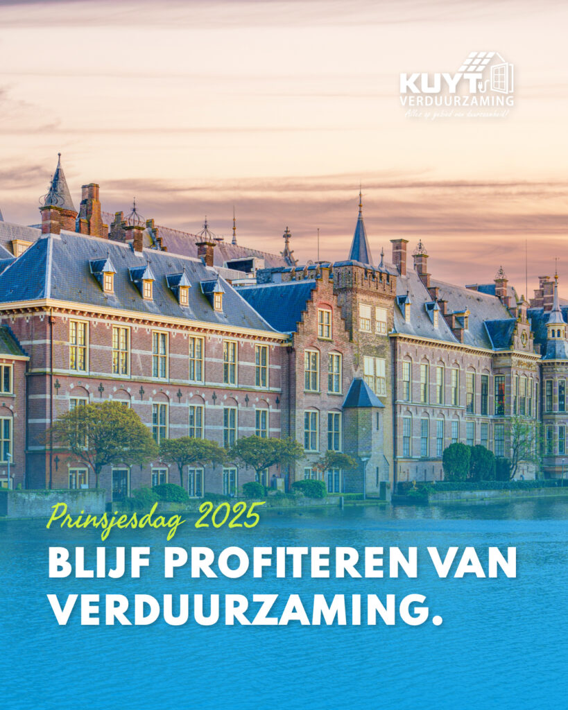 Miljoenennota 2025: Het Binnenhof in Den Haag met campagnebeeld van Kuyt Verduurzaming: Prinsjesdag 2025 – zo blijf je profiteren van verduurzaming.